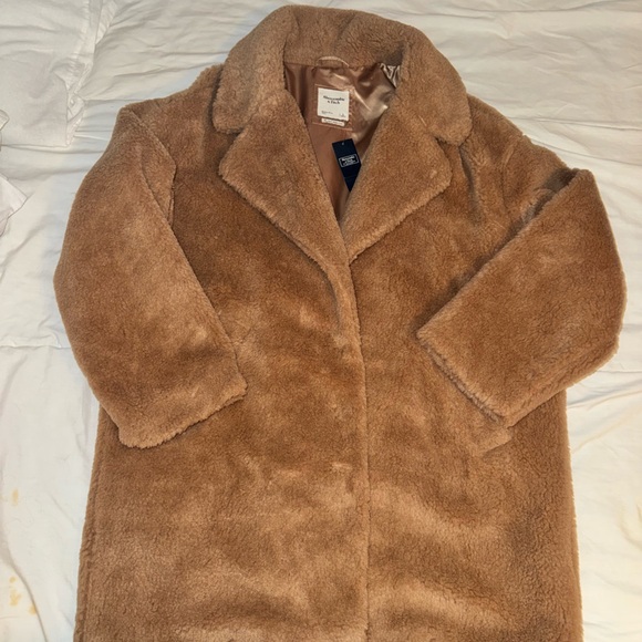 NEW: The A&F Teddy Coat - Large - Picture 2 of 3